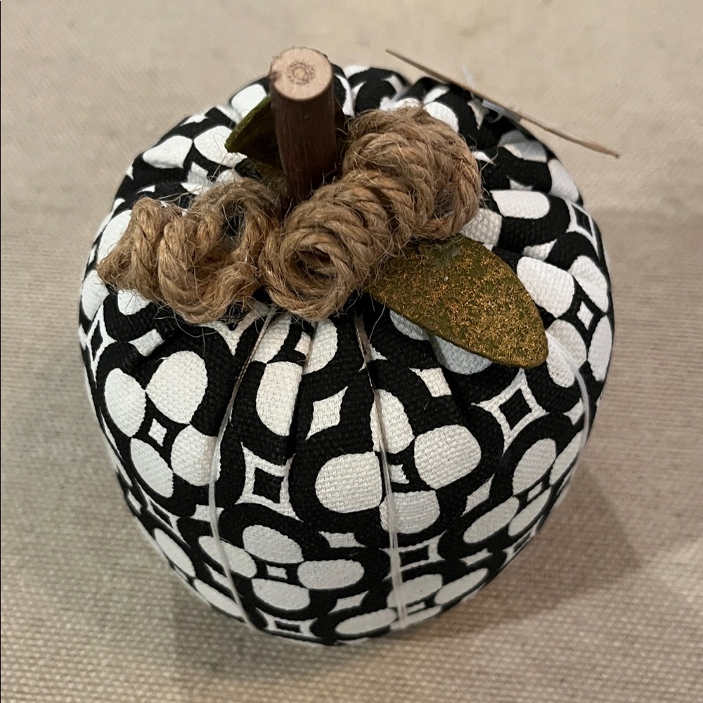 Patterned Fabric Pumpkin/Black & White Sarah Pattern-Medium/NWT - Picture 7 of 10